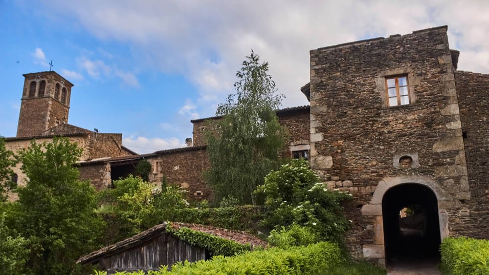 village medieval sainte croix en jarez
