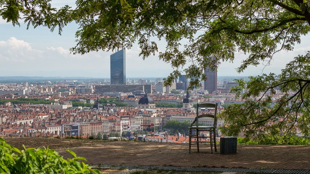 vue sur lyon et tours quartier part dieu depuis jardin des curiosites