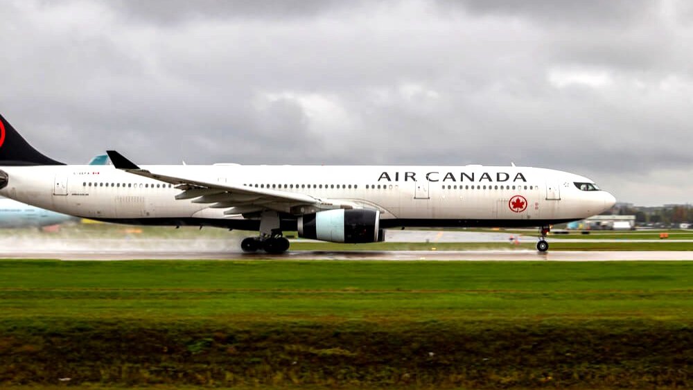 airbus a330 300 liaison montreal aeroport lyon saint exupery