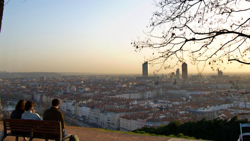 voir lever soleil sur lyon depuis jardin des curiosites