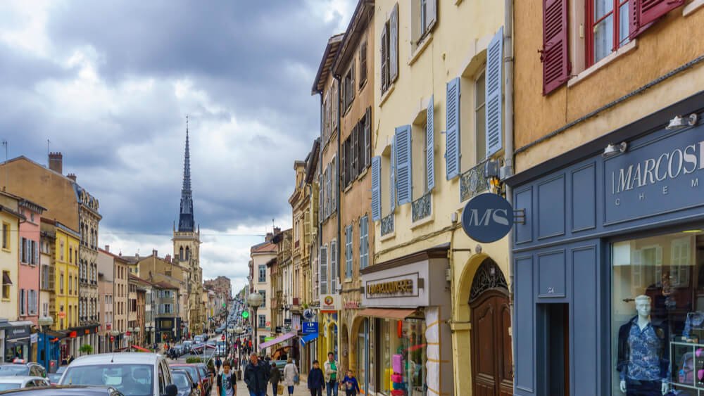 rue commercante centre ville villefranche sur saone