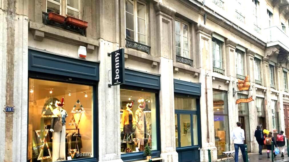 devanture boutique mode feminine bonny clothes a lyon