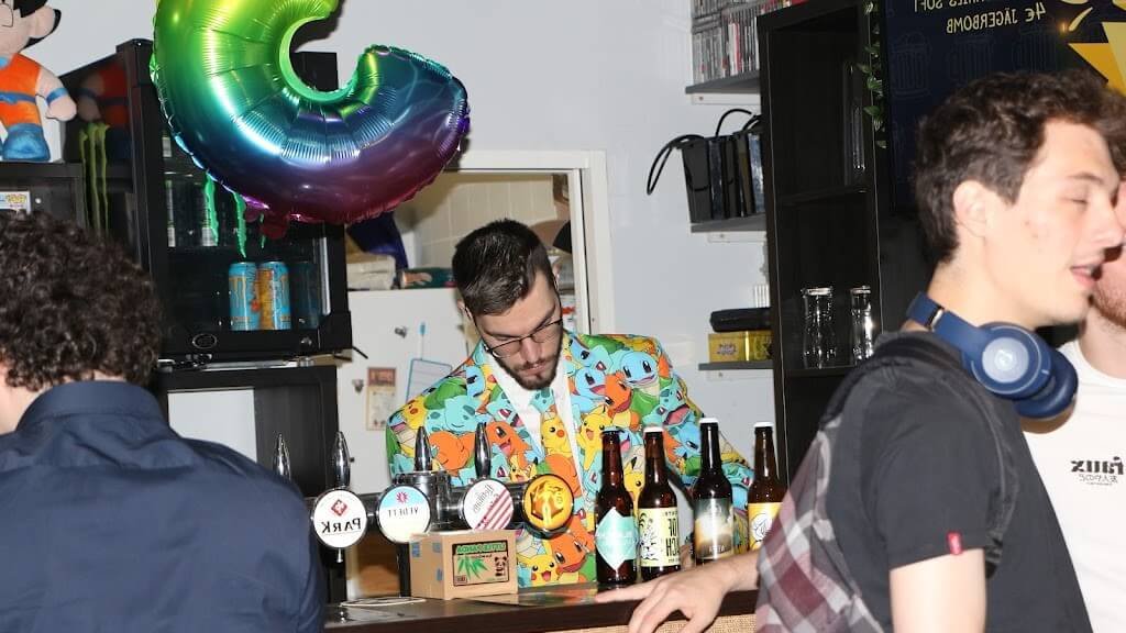 comptoir de bar et tireuse a biere du reboot bar a jeux et gaming a lyon