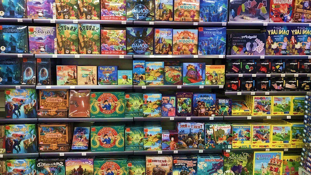 rayon jeux de societe et jeux de cartes du cultura de villefranche sur saone