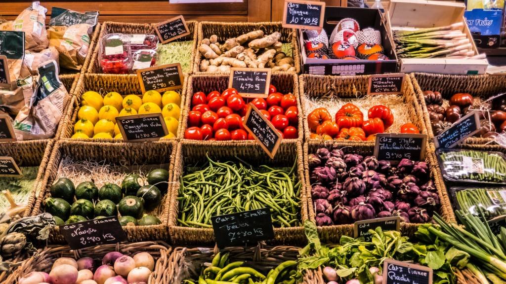 etales marche producteur lyonnais fruits legumes bio