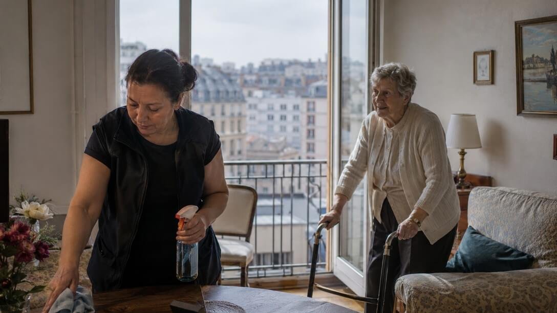 aide menagere lyonnaise qui participe au maintien a dmicile d une senior