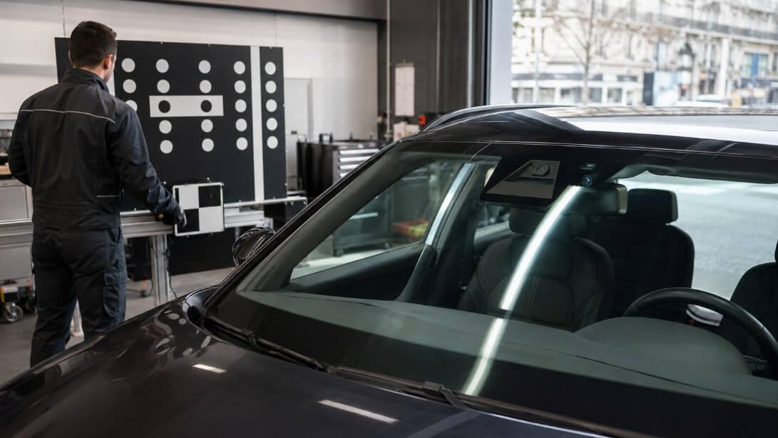 intervention remplacement pare brise avec systeme adas a lyon