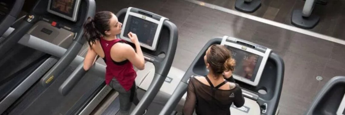 exercice sur tapis course en salle de sport wellness a lyon