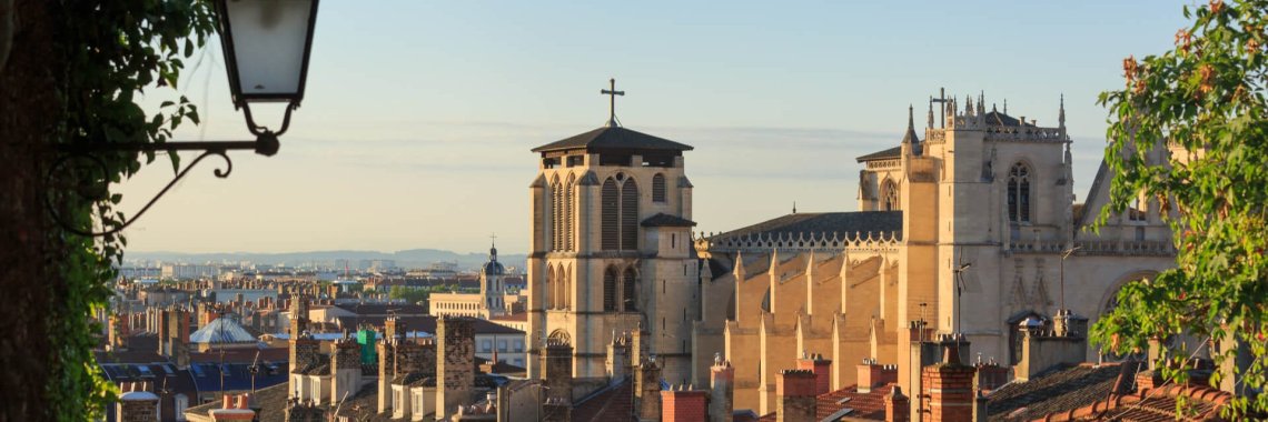 vue sur toits quartier vieux lyon