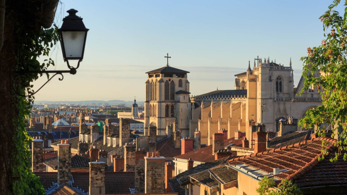 vue sur toits quartier vieux lyon