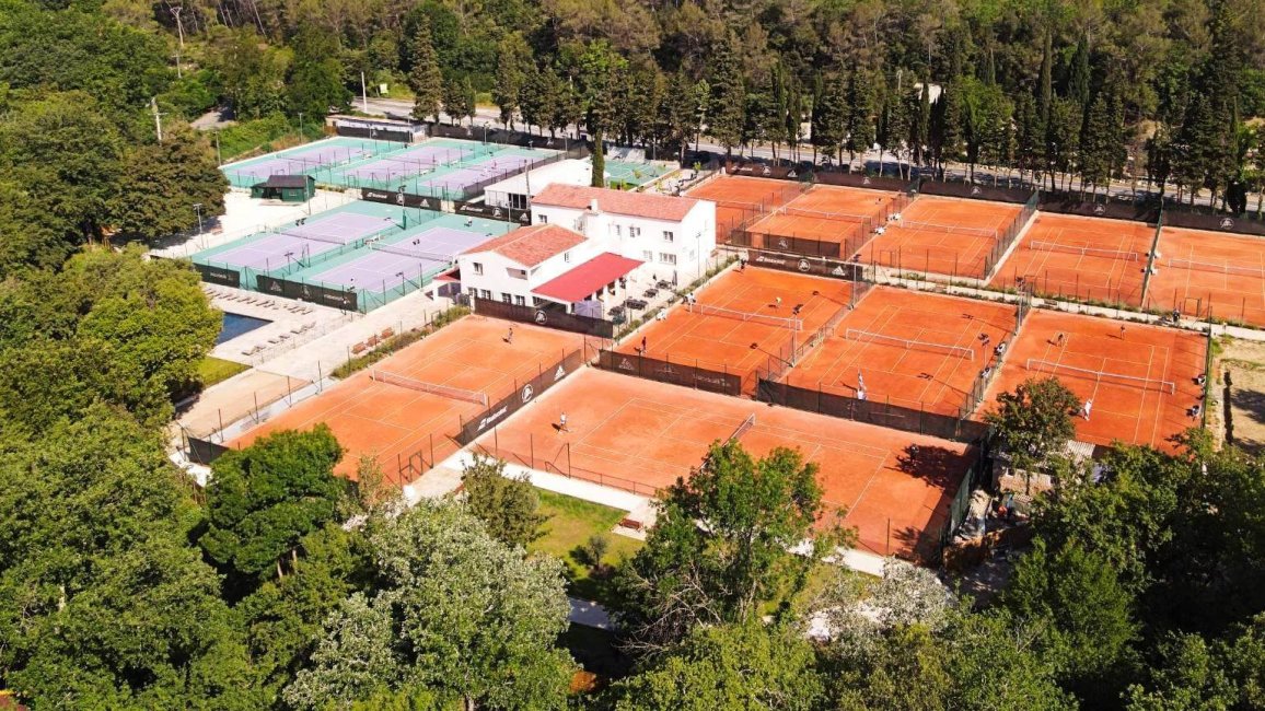 courts de tennis de la all in tennis academy