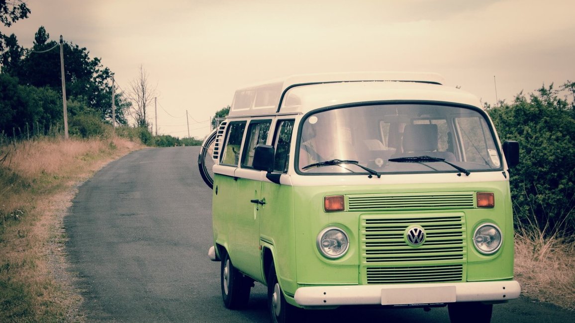 combi car volskwagen van amenage vert roadtrip couchette