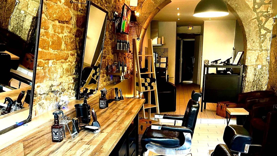 poste de travail du salon gentelmen s barber shop a lyon