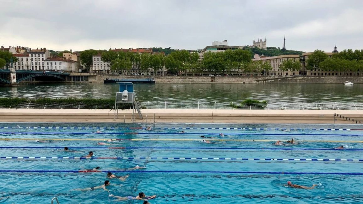piscine publique au bord du rhone centre nautique tony bertrand lyon