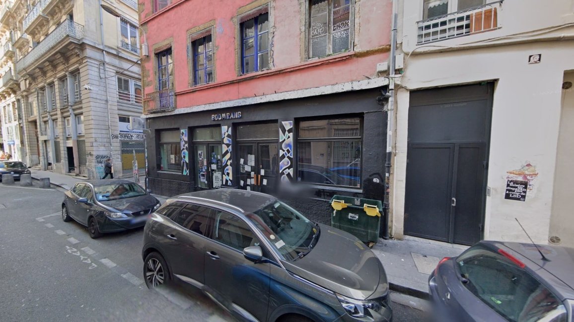 devanture du bar culturel associatif boomrang a lyon