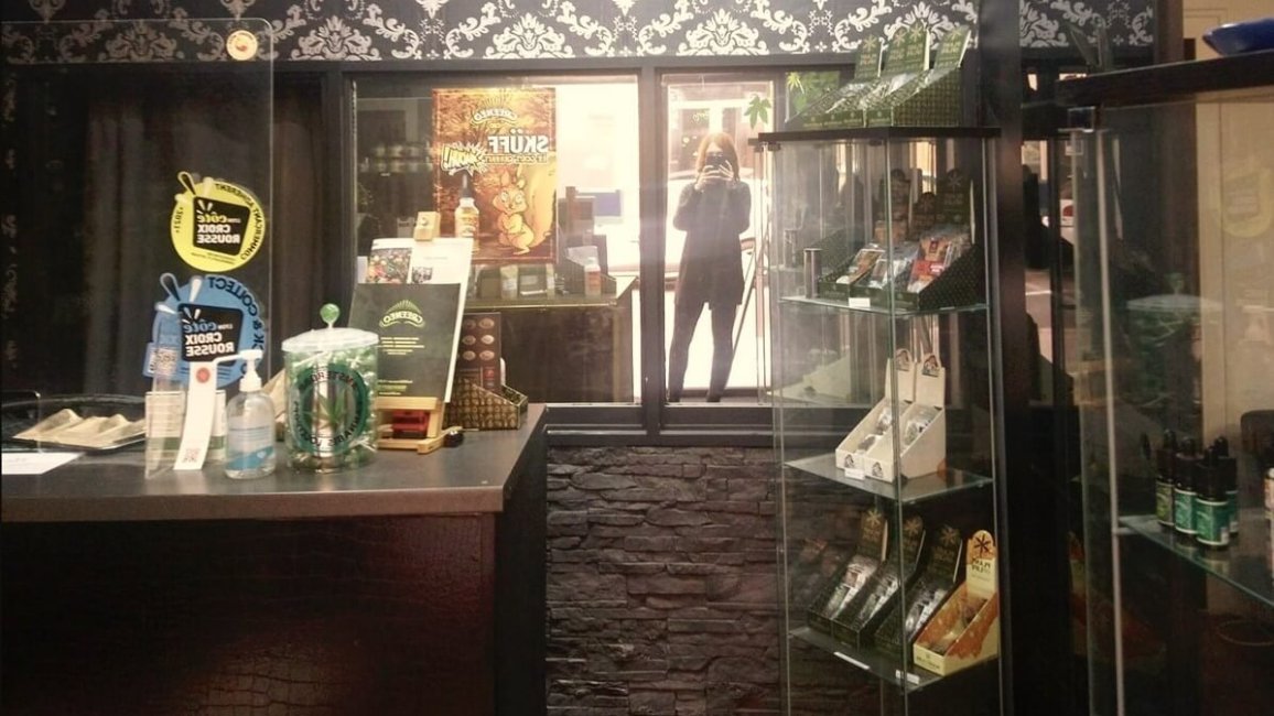 vente article a base de cbd et plantes dans la boutique flower town cbd a lyon