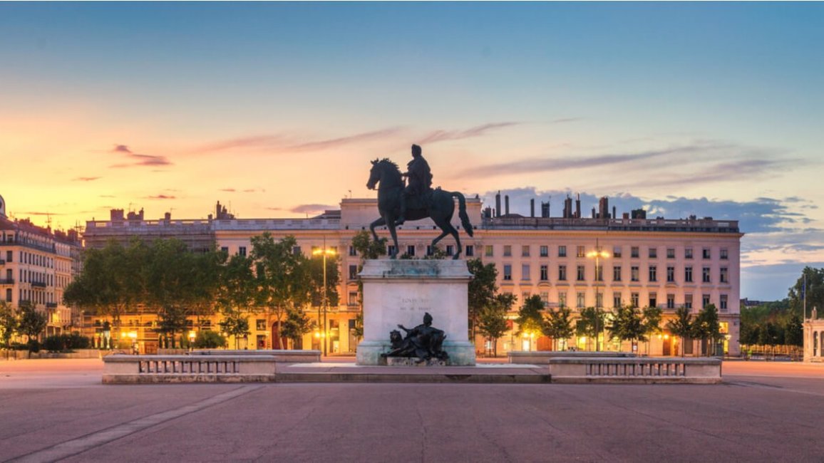 place bellecour au coucher du soleil