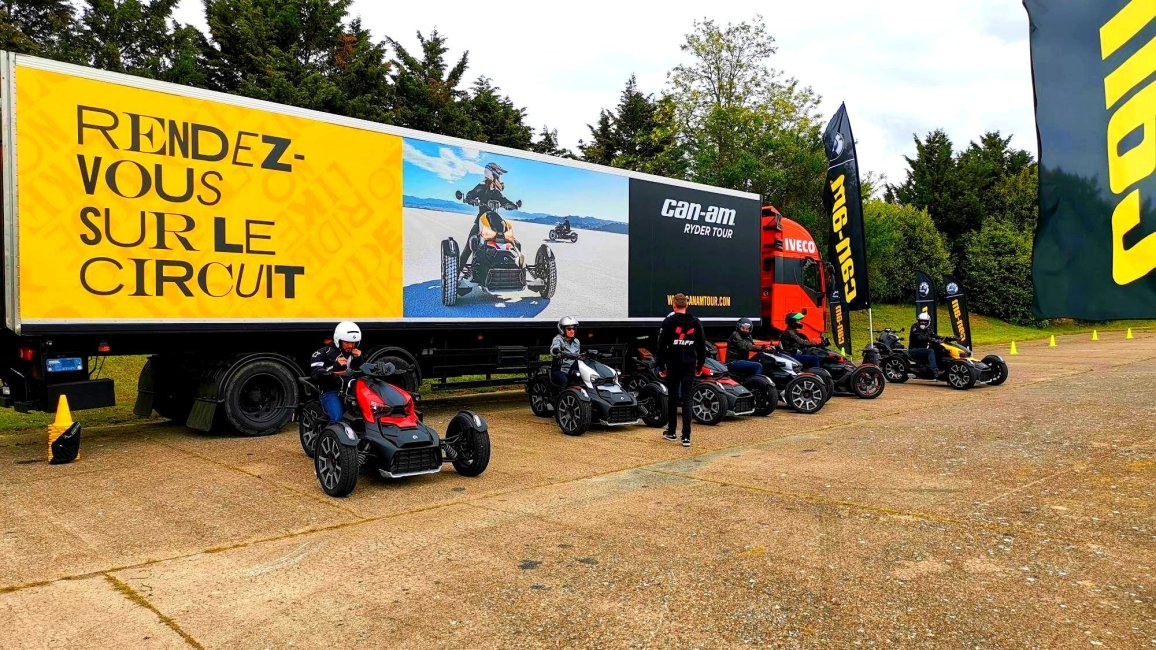 depart des motos tricycle sur le circuit auto thurigneux a lyon