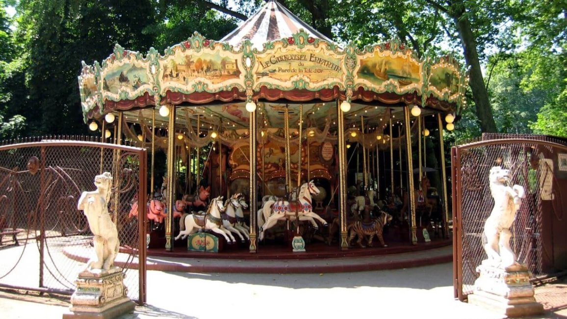 entree du manege du grand carroussel du parc de la tete or