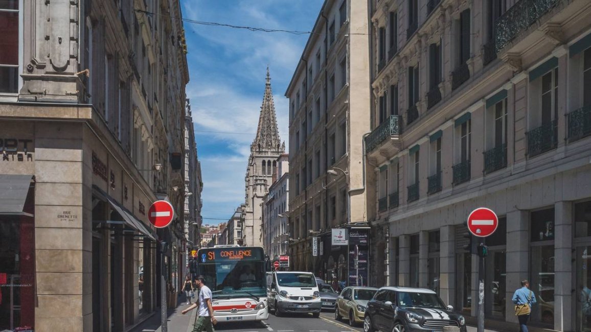 circulation vehicules individuels transports en commun en hypercentre de lyon
