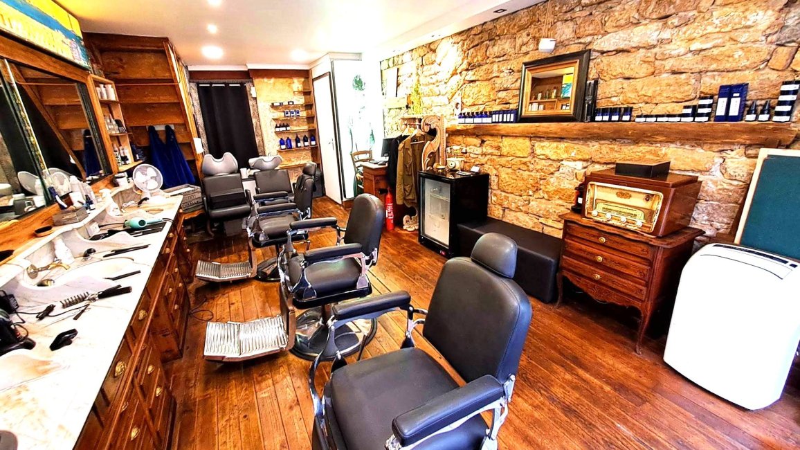 vue d ensemble du salon coiffeur barbier d ainay a lyon