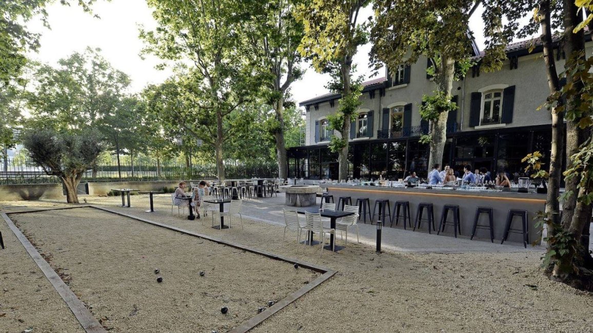 jardin terrasse boulodrame restaurant club la maison lyon