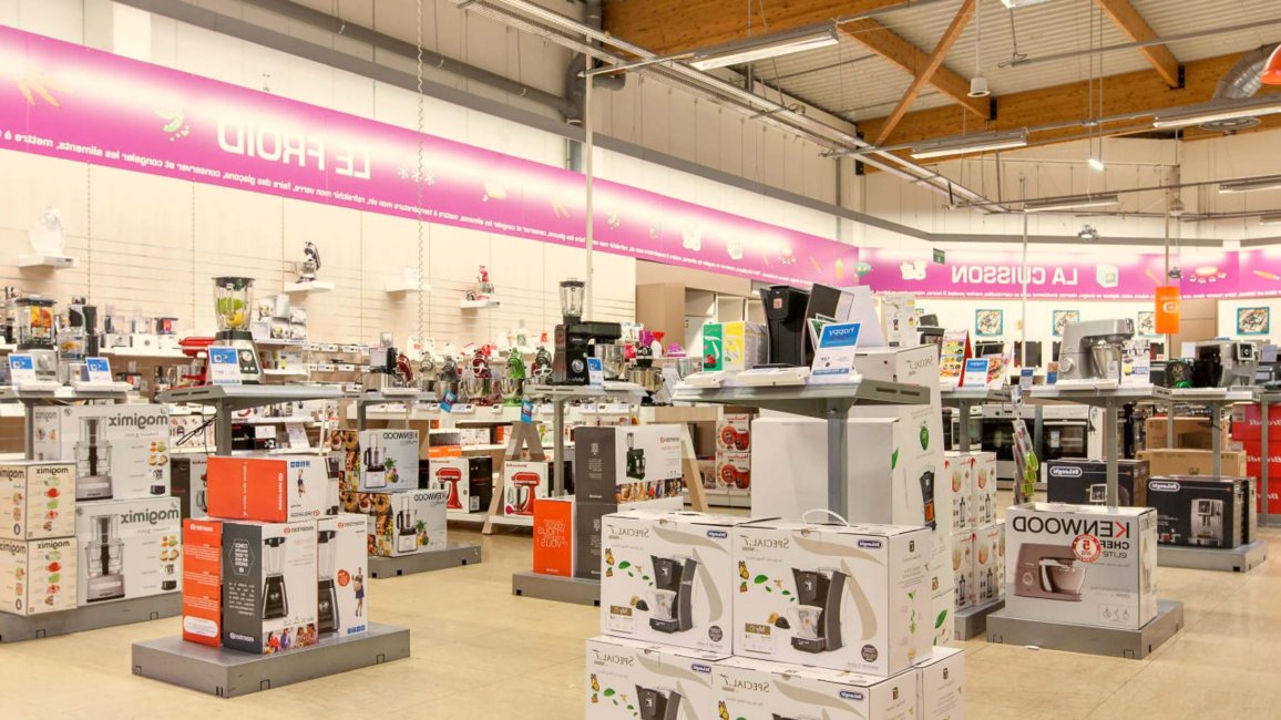 appareils de cuisson et cafetieres dans le magasin boulanger de saint priest
