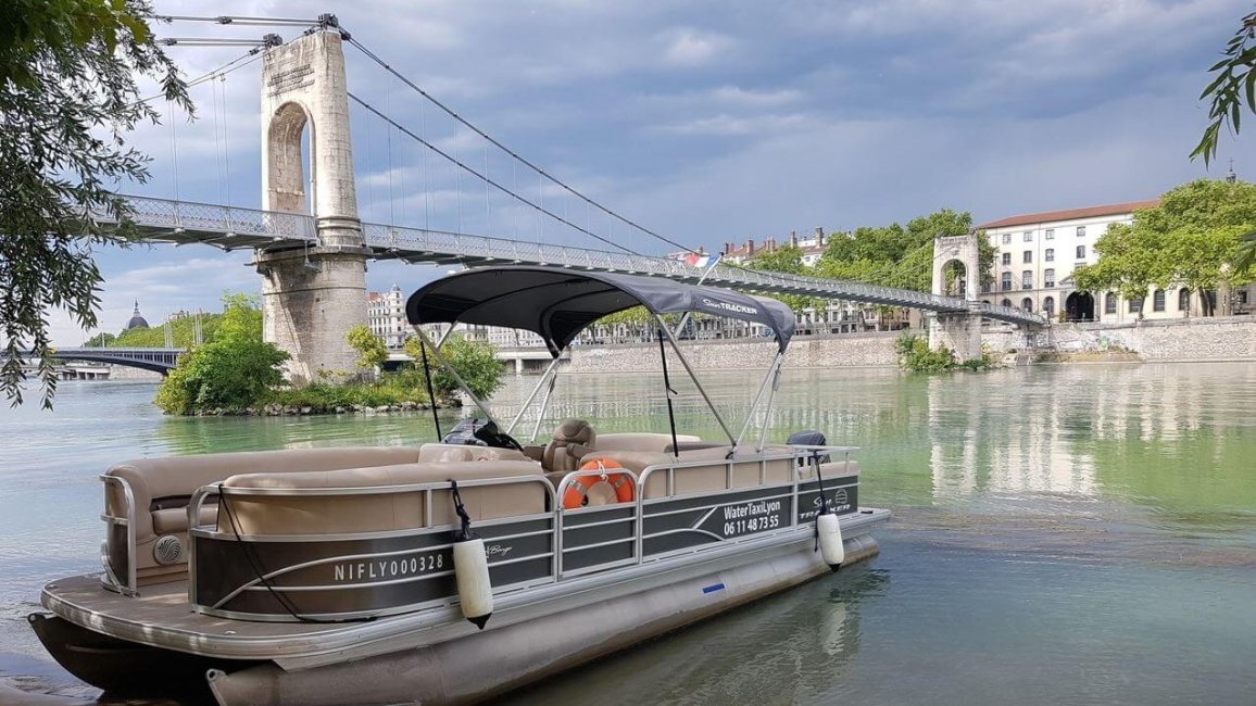 taxi bateau lyon water taxi navette fluviale transports en commun