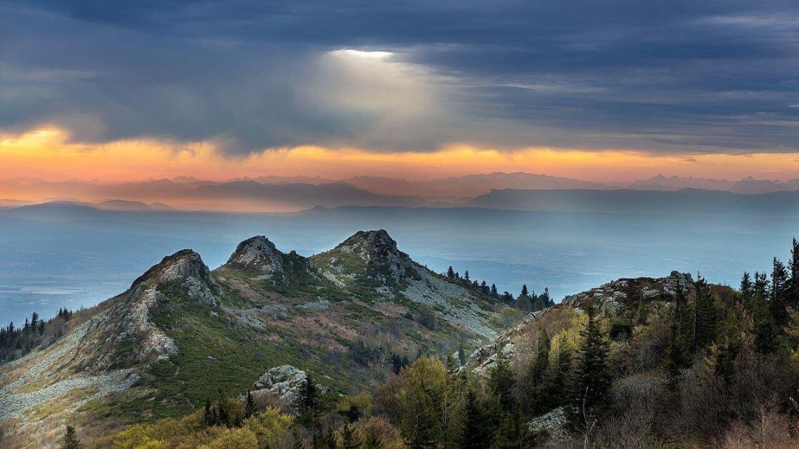 massif des trois dents dans le parc regional du pilat