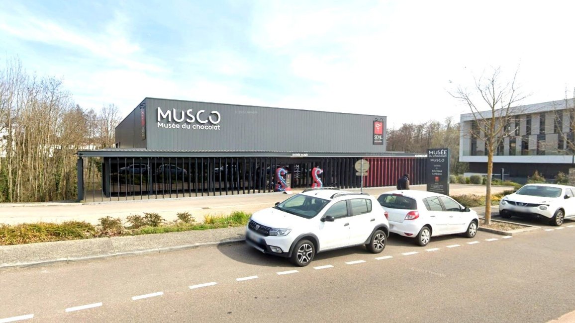 facade du batiment du musee du chocolat de lyon