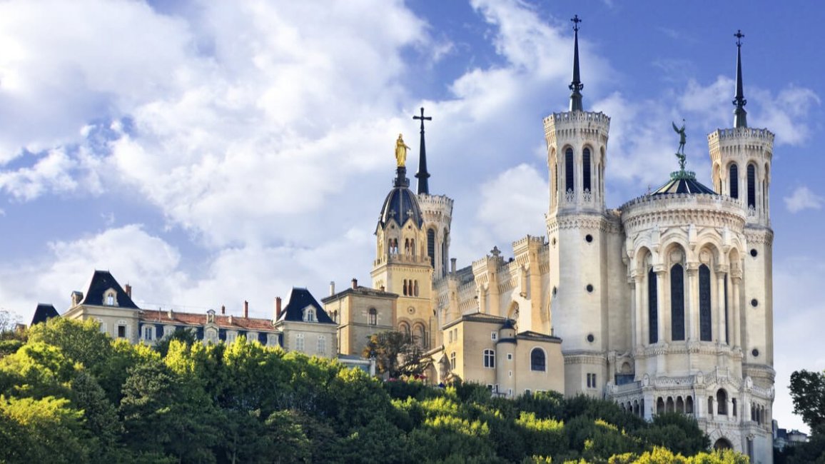 clochers de la basilique notre dame de fourviere