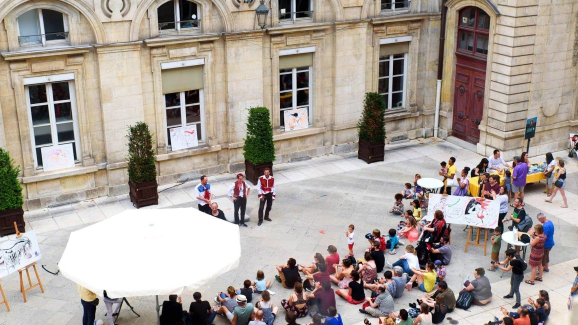 expose a l exterieur au lyon bd festival
