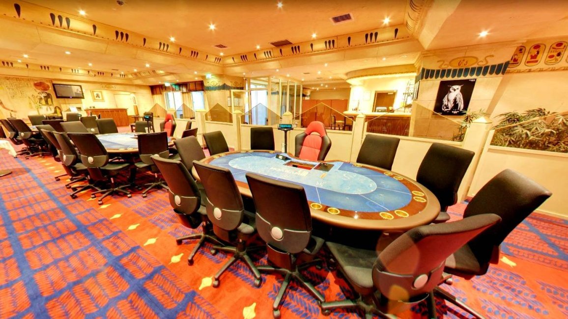 les tables de poker du grand casino le pharaon a lyon