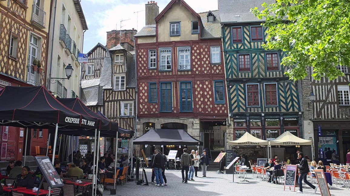 facades immeubles a colombages centre ville rennes