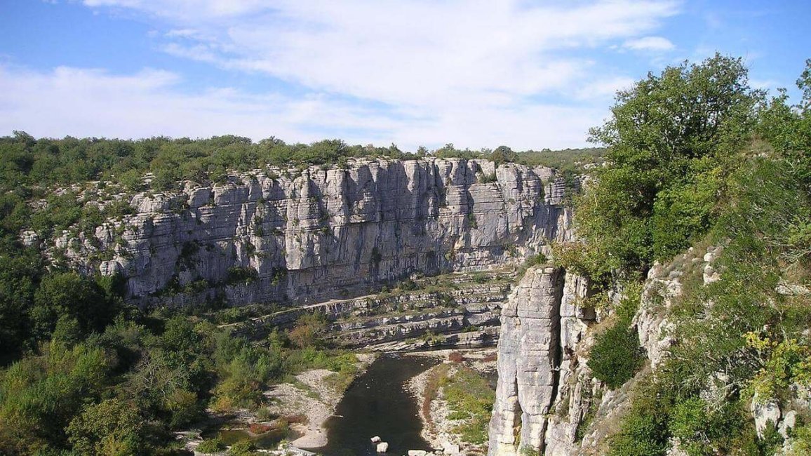 vue plongeante sur les gorges ardechechoises
