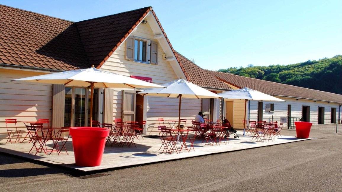 salle de detente exterieur du circuit du laquais a lyon