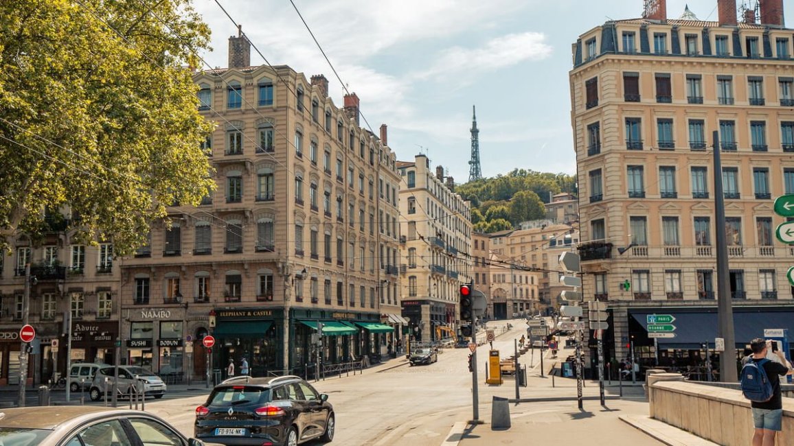 une zone du centre ville de lyon pasee a 30 km par heure