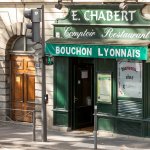 devanture boiserie verte cbouchon chez chabert lyon