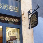enseigne du salon ponce tatoueur a lyon