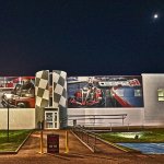 vue de exterieur du complexe de karting electrique k1 speed lyon genas