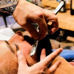soin de la barbe au salon de coiffure barbier les hommes d abord a lyon