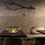 table banquette style brut nature restaurant gastronomique jeremy galvan lyon