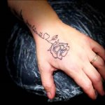 tatouage fleur au bras realise au salon spirit_tattoo a lyon