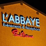 enseigne lumineuse de l abbaye des collonges paul bocuse a lyon