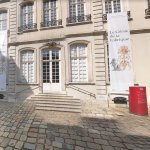 cour pavee du musee des tissus et des arts decoratifs de lyon