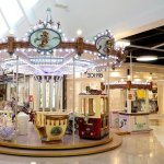 carrousel pour enfants zig zag dans le centre commercial auchan portes des alpes a saint priest