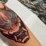 tatouage devil sur la jambe realise au salon holy tiger tattoo a lyon
