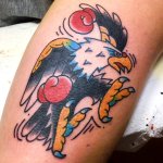 tatouage aigle boxeur colore au bras realise au salon peoples temple tattoo a lyon