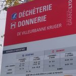 panneau d instructions a l entree de la decheterie donnerie de villeurbanne kruger a lyon