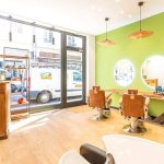 entree du salon de coiffure barbier la havane a lyon